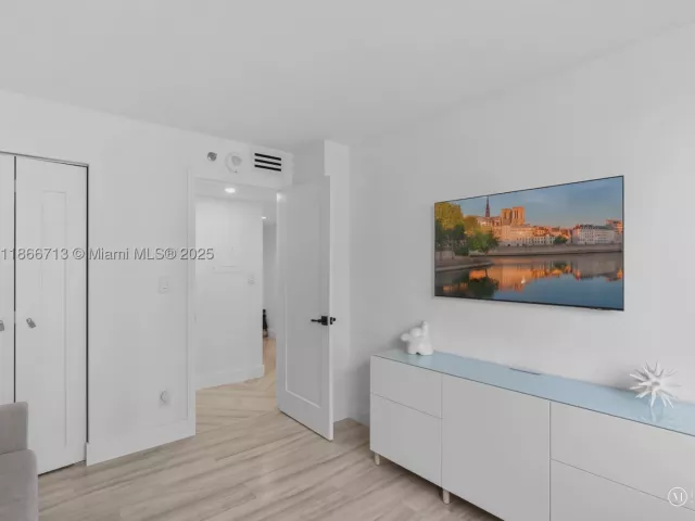2-bedroom condo for sale in Miami - 770 Claughton Island Dr 701 - MondialRealty