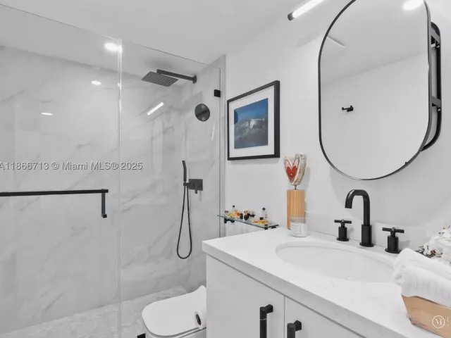 2-bedroom condo for sale in Miami - 770 Claughton Island Dr 701 - MondialRealty