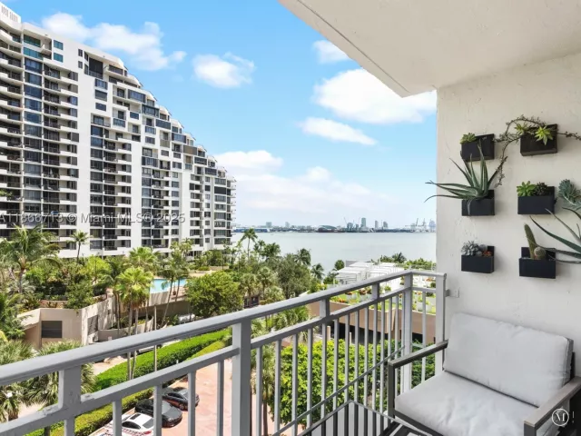 2-bedroom condo for sale in Miami - 770 Claughton Island Dr 701 - MondialRealty