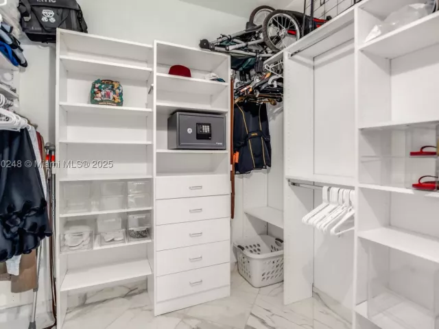 3-bedroom condo for sale in Miami - 888 Brickell Key Dr 1807 - MondialRealty