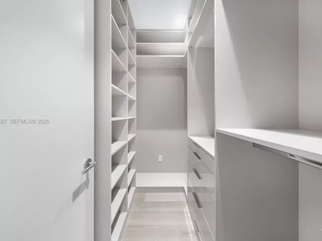 4-bedroom condo for sale in Surfside - 9349 Collins Ave 406 - MondialRealty