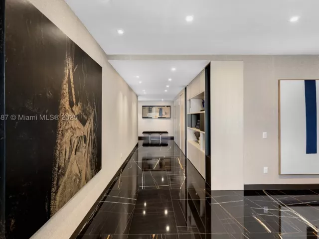 4-bedroom condo for sale in Surfside - 9349 Collins Ave 406 - MondialRealty