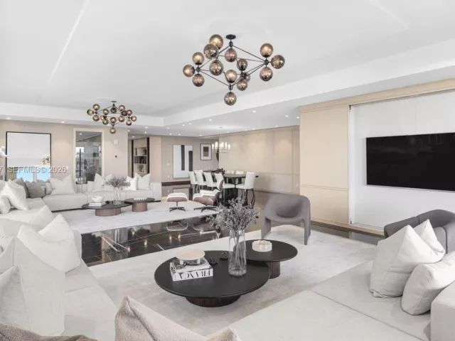 4-bedroom condo for sale in Surfside - 9349 Collins Ave 406 - MondialRealty