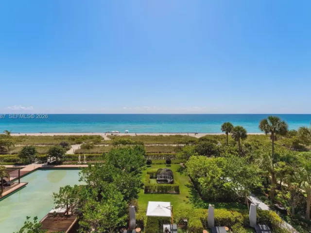 4-bedroom condo for sale in Surfside - 9349 Collins Ave 406 - MondialRealty