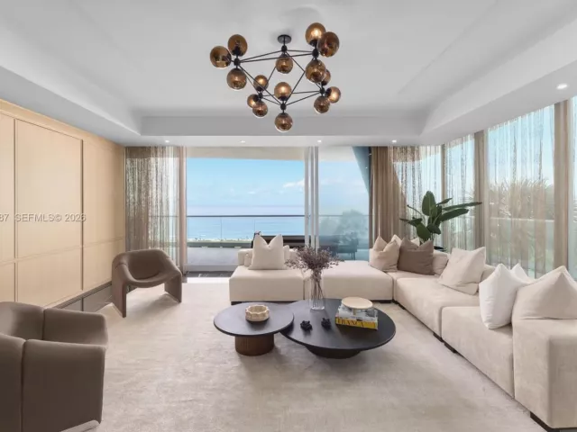 4-bedroom condo for sale in Surfside - 9349 Collins Ave 406 - MondialRealty