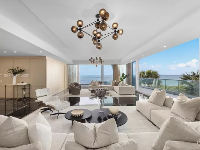 4-bedroom condo for sale in Surfside - 9349 Collins Ave 406 - MondialRealty