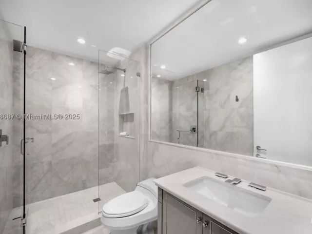 4-bedroom condo for sale in Surfside - 9349 Collins Ave 406 - MondialRealty