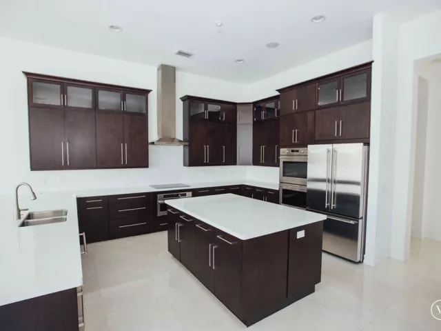 4-bedroom condo for sale in Surfside - 9349 Collins Ave 406 - MondialRealty