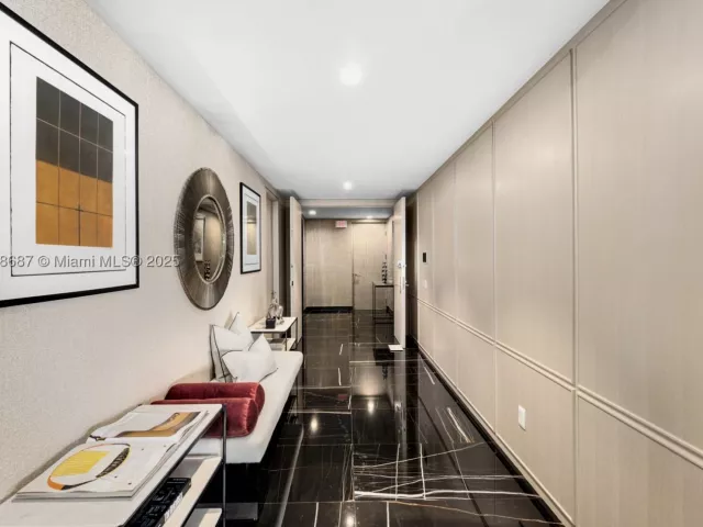 4-bedroom condo for sale in Surfside - 9349 Collins Ave 406 - MondialRealty