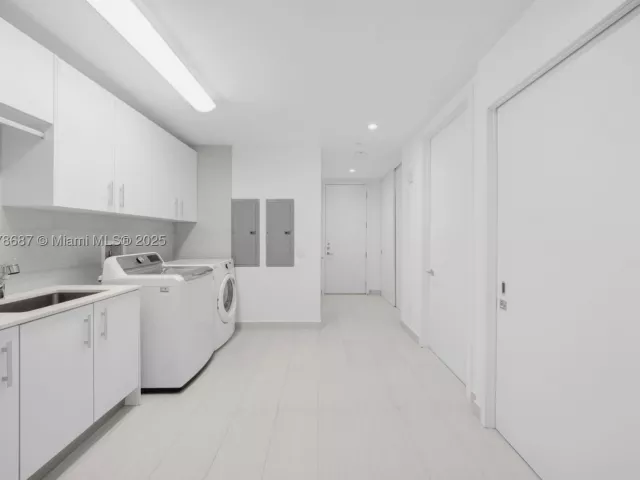 4-bedroom condo for sale in Surfside - 9349 Collins Ave 406 - MondialRealty
