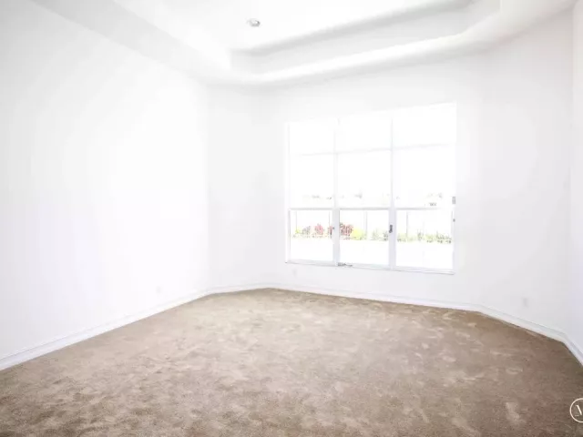 4-bedroom condo for sale in Surfside - 9349 Collins Ave 406 - MondialRealty