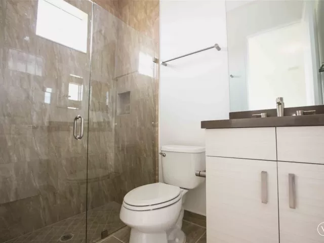 4-bedroom condo for sale in Surfside - 9349 Collins Ave 406 - MondialRealty