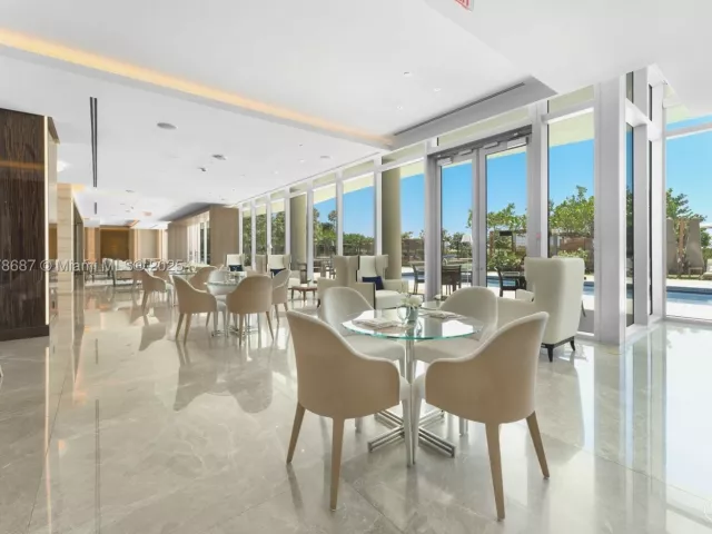 4-bedroom condo for sale in Surfside - 9349 Collins Ave 406 - MondialRealty