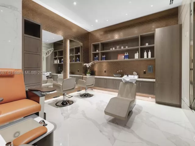 4-bedroom condo for sale in Surfside - 9349 Collins Ave 406 - MondialRealty