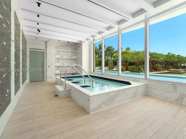 4-bedroom condo for sale in Surfside - 9349 Collins Ave 406 - MondialRealty
