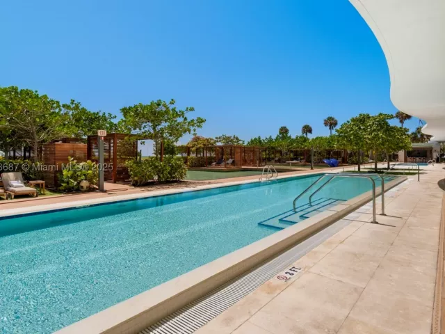 4-bedroom condo for sale in Surfside - 9349 Collins Ave 406 - MondialRealty