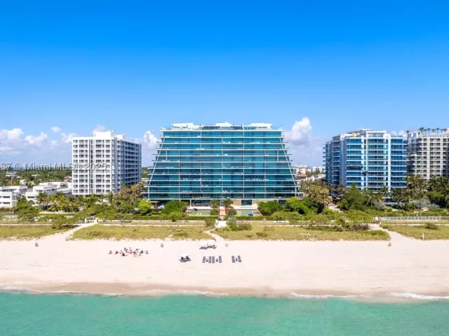 4-bedroom condo for sale in Surfside - 9349 Collins Ave 406 - MondialRealty