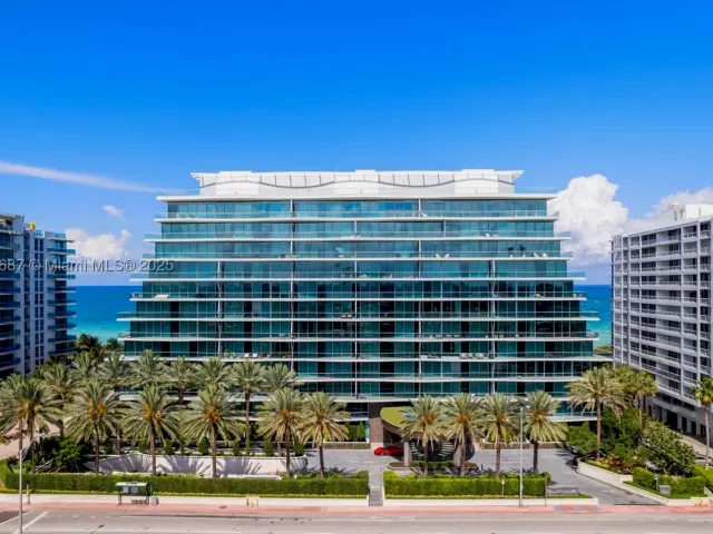 4-bedroom condo for sale in Surfside - 9349 Collins Ave 406 - MondialRealty
