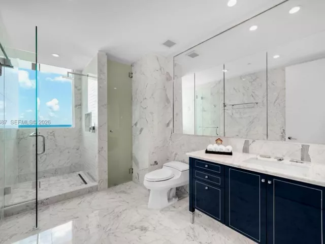 4-bedroom condo for sale in Surfside - 9349 Collins Ave 406 - MondialRealty