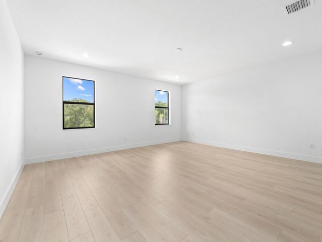 Home for sale at 1450 SW 23rd Street - photo 6579465