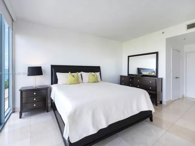 2-bedroom condo for sale in Miami - 601 NE 36th St 803 - MondialRealty