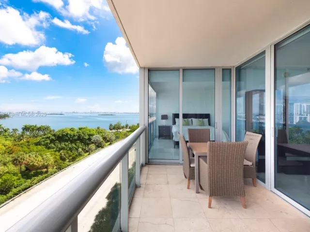 2-bedroom condo for sale in Miami - 601 NE 36th St 803 - MondialRealty