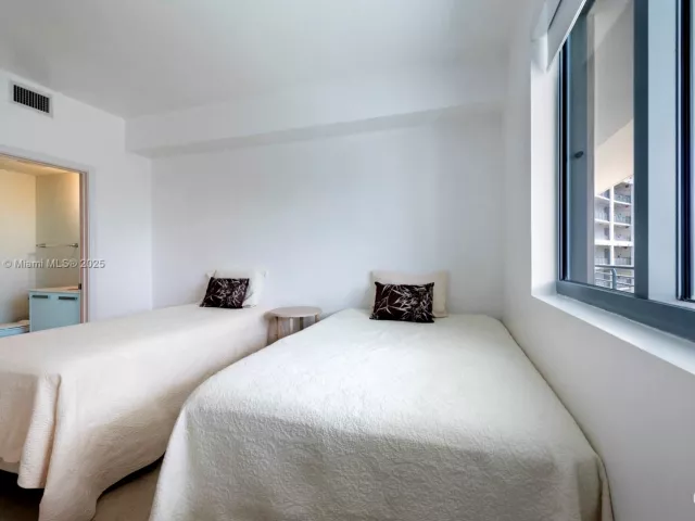 2-bedroom condo for sale in Miami - 601 NE 36th St 803 - MondialRealty