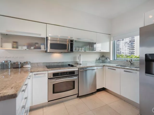 2-bedroom condo for sale in Miami - 601 NE 36th St 803 - MondialRealty