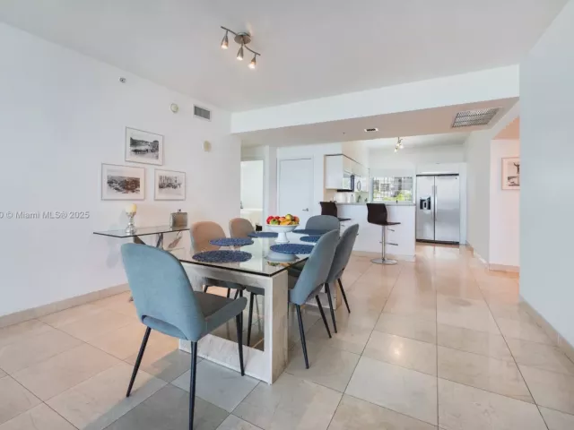 2-bedroom condo for sale in Miami - 601 NE 36th St 803 - MondialRealty