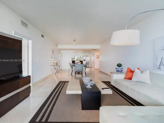 2-bedroom condo for sale in Miami - 601 NE 36th St 803 - MondialRealty