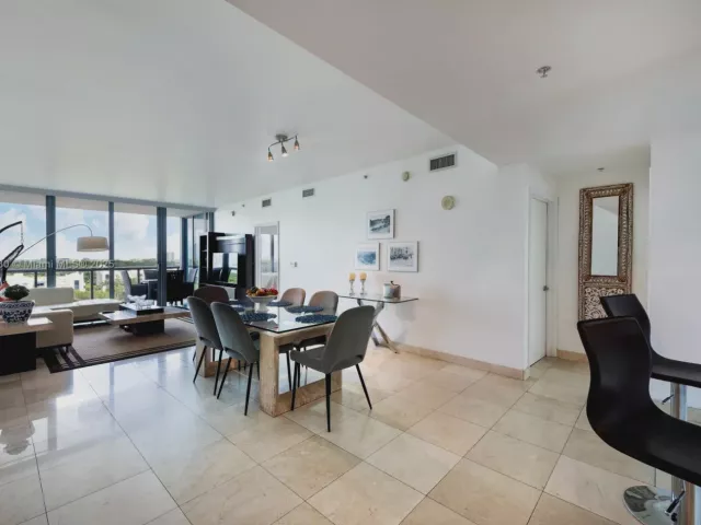 2-bedroom condo for sale in Miami - 601 NE 36th St 803 - MondialRealty