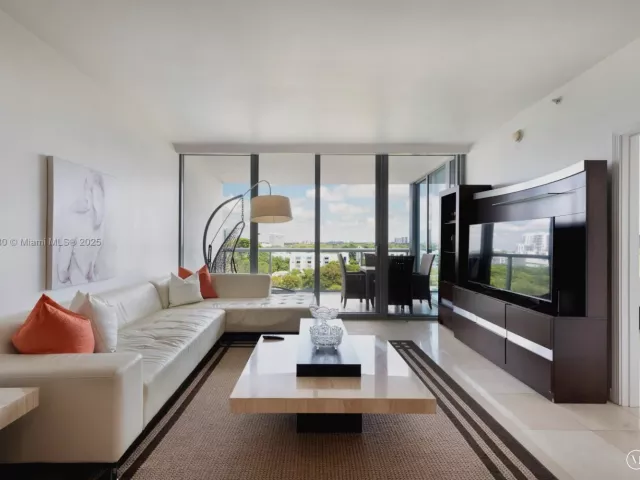 2-bedroom condo for sale in Miami - 601 NE 36th St 803 - MondialRealty