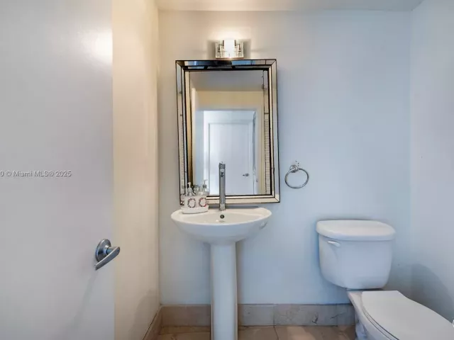 2-bedroom condo for sale in Miami - 601 NE 36th St 803 - MondialRealty