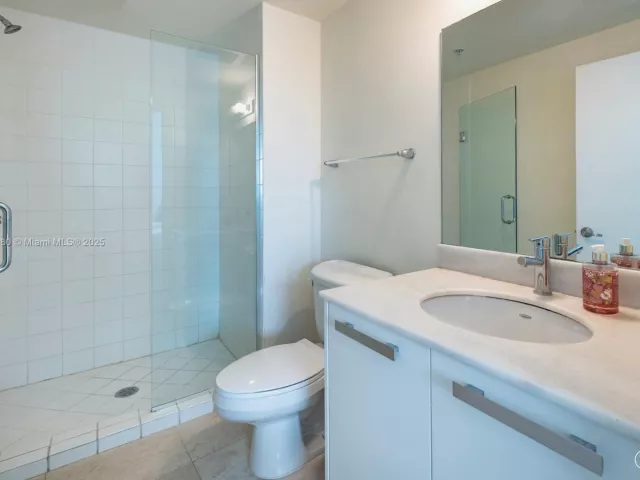 2-bedroom condo for sale in Miami - 601 NE 36th St 803 - MondialRealty
