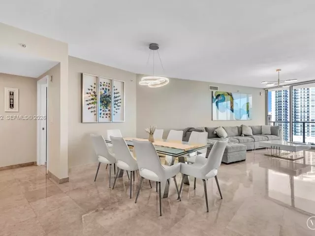 3-bedroom condo for sale in Hollywood - 3101 S Ocean Dr 2307 - MondialRealty