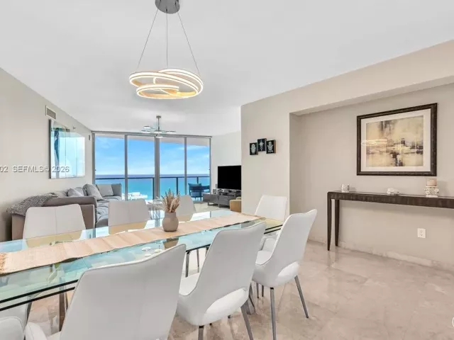 3-bedroom condo for sale in Hollywood - 3101 S Ocean Dr 2307 - MondialRealty