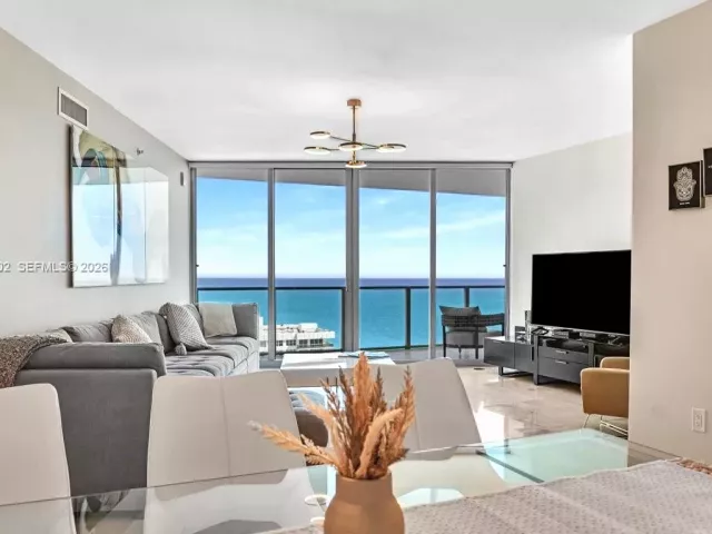 3-bedroom condo for sale in Hollywood - 3101 S Ocean Dr 2307 - MondialRealty
