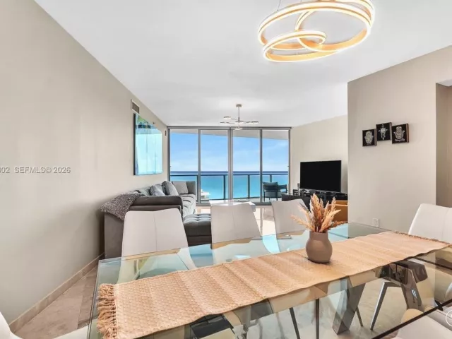 3-bedroom condo for sale in Hollywood - 3101 S Ocean Dr 2307 - MondialRealty