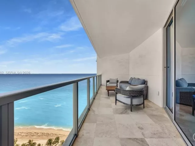 3-bedroom condo for sale in Hollywood - 3101 S Ocean Dr 2307 - MondialRealty