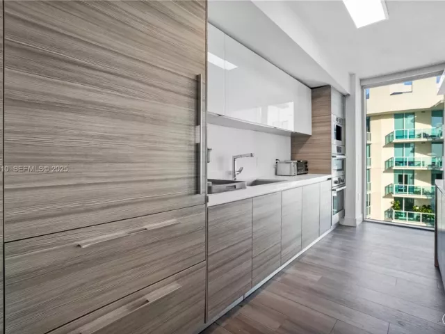 3-bedroom condo for sale in Sunny Isles Beach - 300 Sunny Isles Blvd 4-1802 - MondialRealty