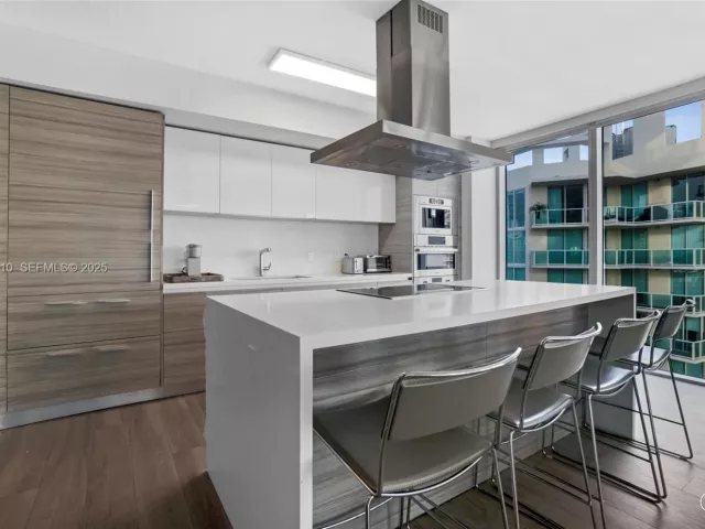 3-bedroom condo for sale in Sunny Isles Beach - 300 Sunny Isles Blvd 4-1802 - MondialRealty