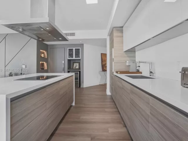 3-bedroom condo for sale in Sunny Isles Beach - 300 Sunny Isles Blvd 4-1802 - MondialRealty