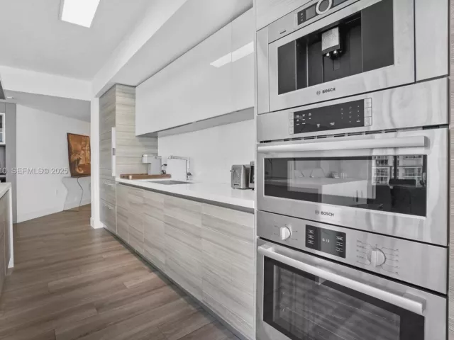 3-bedroom condo for sale in Sunny Isles Beach - 300 Sunny Isles Blvd 4-1802 - MondialRealty