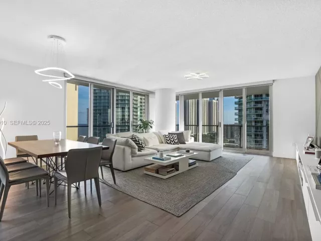 3-bedroom condo for sale in Sunny Isles Beach - 300 Sunny Isles Blvd 4-1802 - MondialRealty