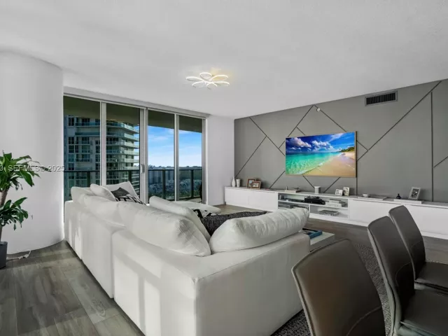 3-bedroom condo for sale in Sunny Isles Beach - 300 Sunny Isles Blvd 4-1802 - MondialRealty