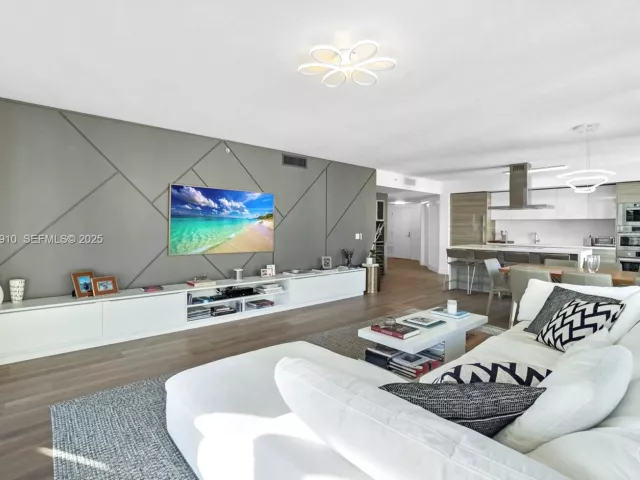 3-bedroom condo for sale in Sunny Isles Beach - 300 Sunny Isles Blvd 4-1802 - MondialRealty