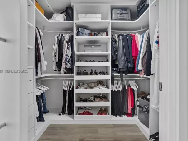 3-bedroom condo for sale in Sunny Isles Beach - 300 Sunny Isles Blvd 4-1802 - MondialRealty