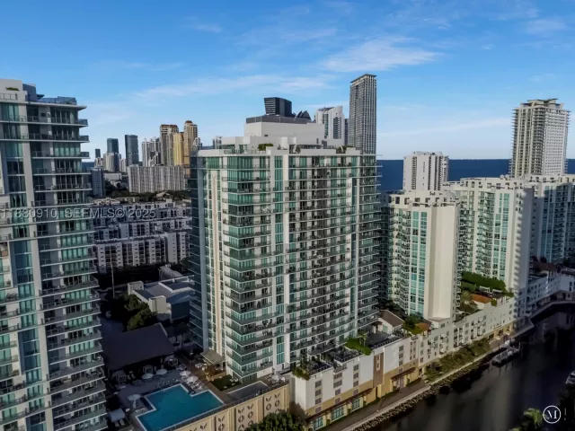 3-bedroom condo for sale in Sunny Isles Beach - 300 Sunny Isles Blvd 4-1802 - MondialRealty