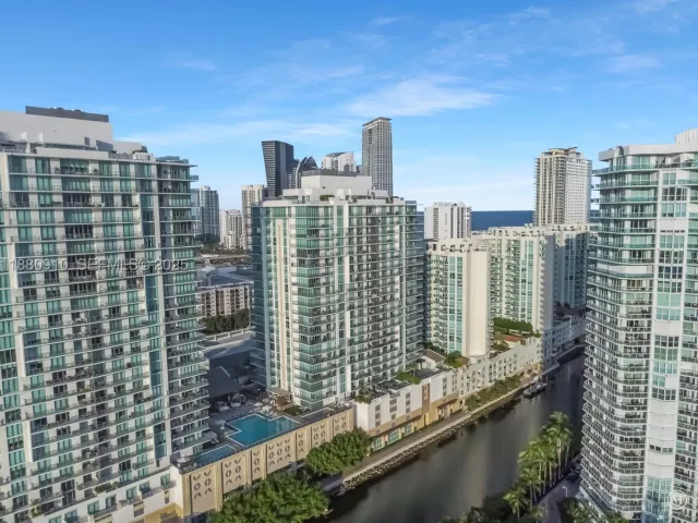 3-bedroom condo for sale in Sunny Isles Beach - 300 Sunny Isles Blvd 4-1802 - MondialRealty