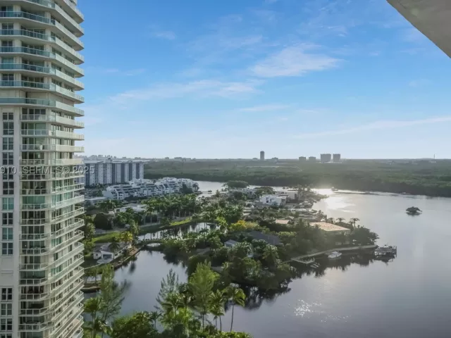 3-bedroom condo for sale in Sunny Isles Beach - 300 Sunny Isles Blvd 4-1802 - MondialRealty